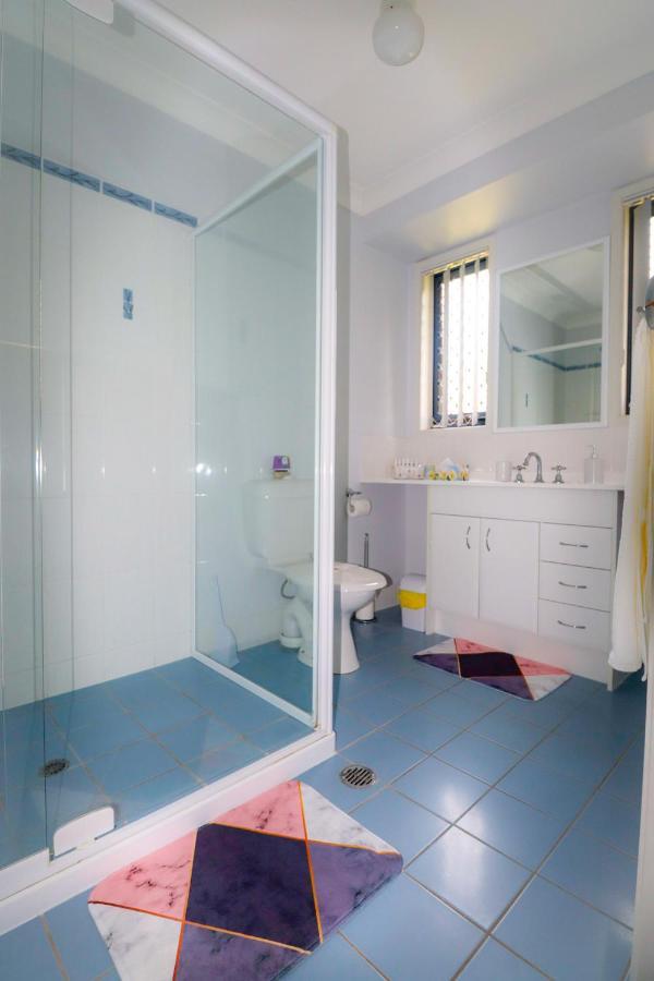 Blk Stays Guest House Deluxe Units Morayfield المظهر الخارجي الصورة
