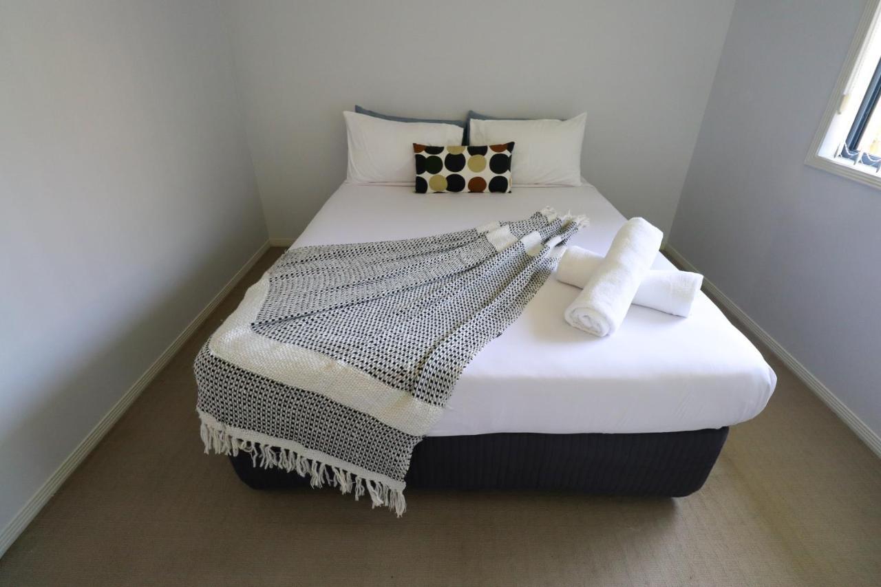 Blk Stays Guest House Deluxe Units Morayfield المظهر الخارجي الصورة